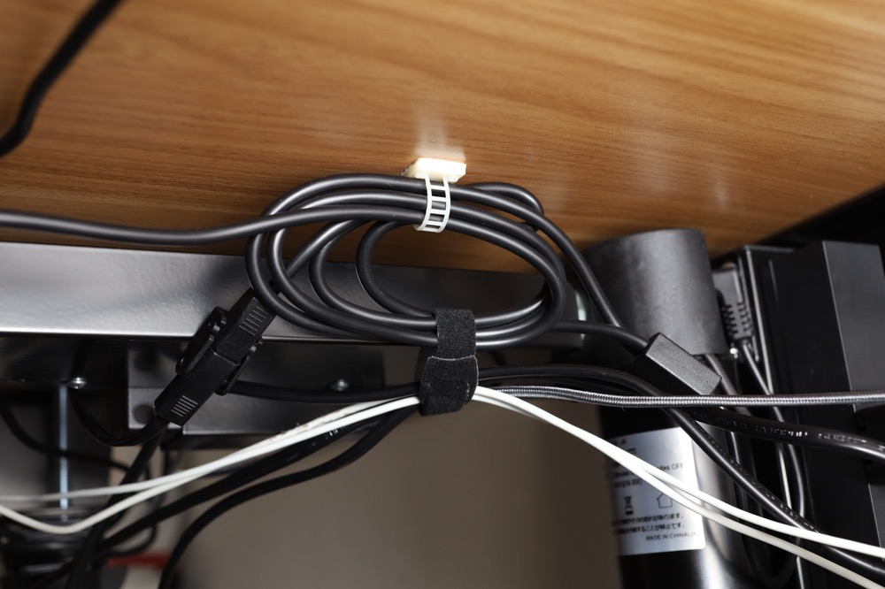 Pcデスク周り ケーブル配線をスッキリ整理させる 3つの方法